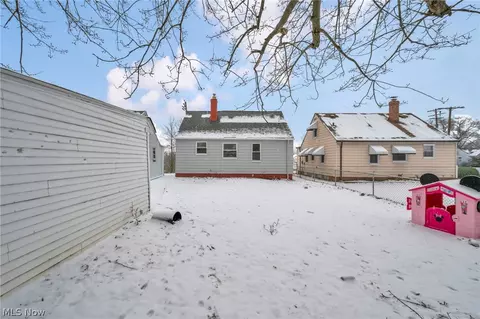 Exterior - 515 E 250th St, Euclid, OH 44132 photo 2 of 6