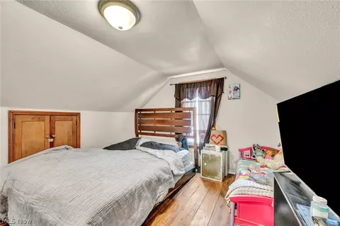 Bedroom - 515 E 250th St, Euclid, OH 44132 photo 4 of 8