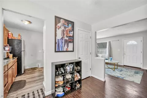 Entry Way - 515 E 250th St, Euclid, OH 44132 photo 1 of 5