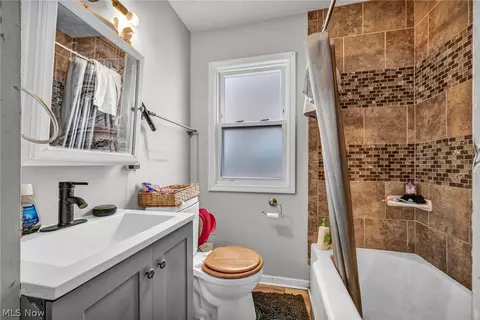 Bath - 515 E 250th St, Euclid, OH 44132 photo 2 of 2