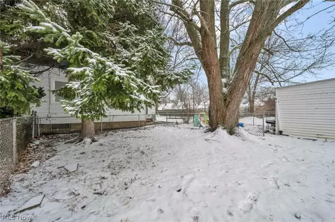 Exterior - 515 E 250th St, Euclid, OH 44132 photo 5 of 6