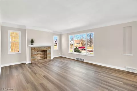 350 E 273rd St, Euclid, OH 44132 photo 5