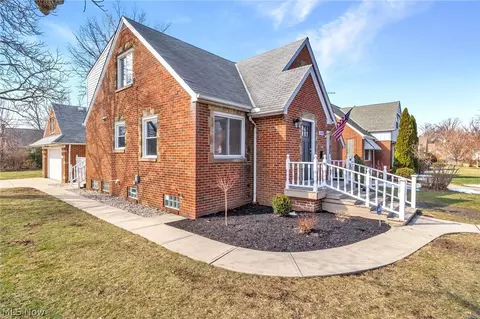 350 E 273rd St, Euclid, OH 44132 photo 2