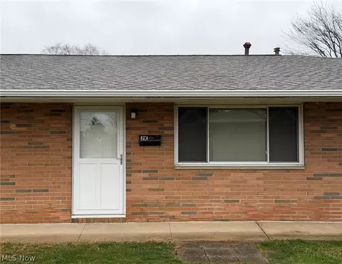 21884 River Oaks Dr #2K, Rocky River, OH 44116