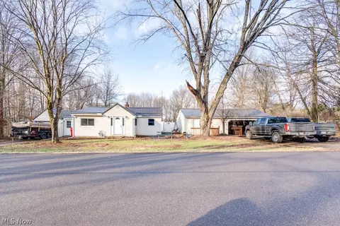 6095 Bell Ave, Hubbard, OH 44425