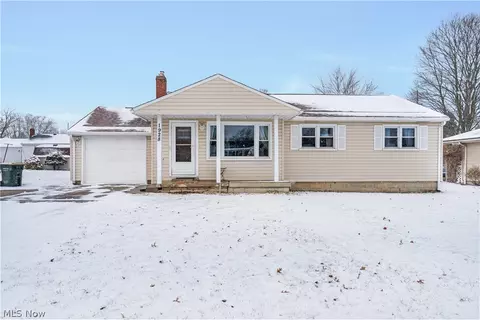 1928 Palo Verde Dr, Youngstown, OH 44514