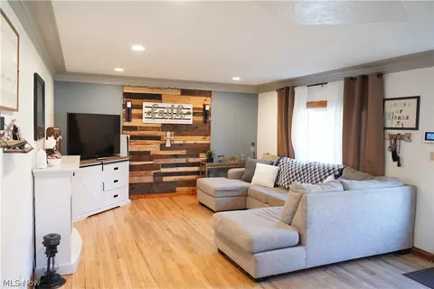 4400 Dunton Rd, Lorain, OH 44055 photo 3