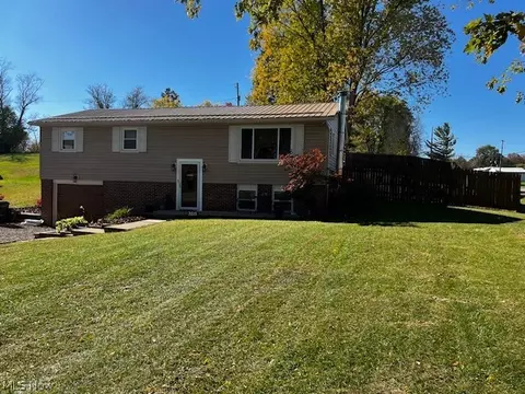 3515 Dona Dr, Zanesville, OH 43701