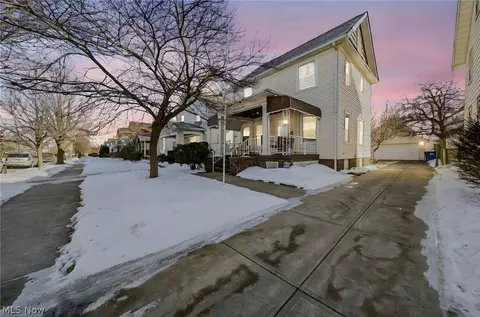 2077 Richland Ave, Lakewood, OH 44107