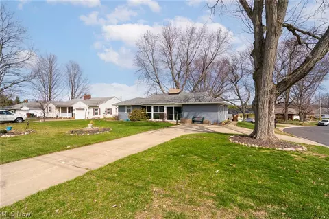 Exterior - 6445 Lake Ave, Elyria, OH 44035 photo 4 of 17