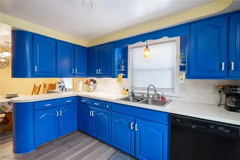 Kitchen - 6445 Lake Ave, Elyria, OH 44035 photo 1 of 4