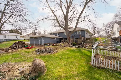 Exterior - 6445 Lake Ave, Elyria, OH 44035 photo 9 of 17