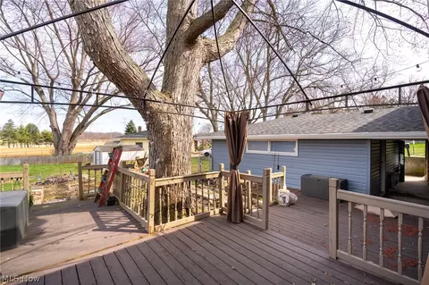 Exterior - 6445 Lake Ave, Elyria, OH 44035 photo 15 of 17
