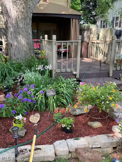 Exterior - 6445 Lake Ave, Elyria, OH 44035 photo 6 of 17