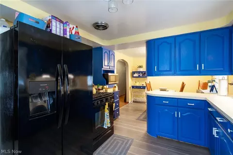 Kitchen - 6445 Lake Ave, Elyria, OH 44035 photo 4 of 4