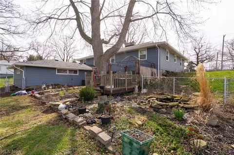 Exterior - 6445 Lake Ave, Elyria, OH 44035 photo 10 of 17