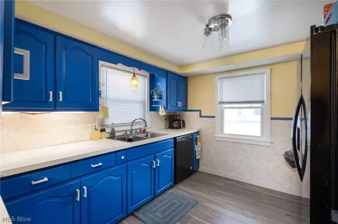 Kitchen - 6445 Lake Ave, Elyria, OH 44035 photo 3 of 4