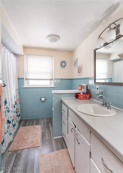 Bath - 6445 Lake Ave, Elyria, OH 44035 photo 1 of 1
