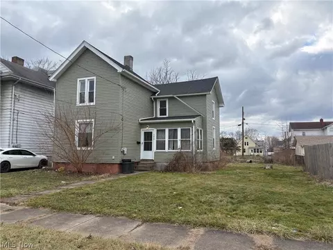 124 N Cedar Ave, Niles, OH 44446