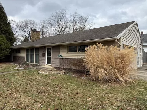 287 Edgewood Dr, Berea, OH 44017