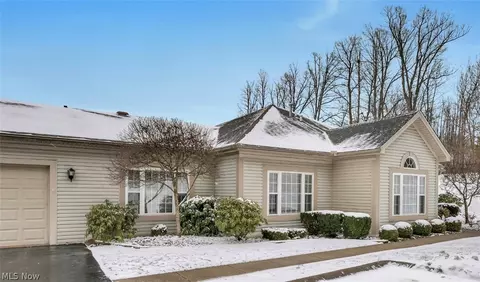 242 Wilcox Rd, Austintown, OH 44515