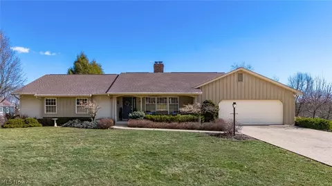 3750 Greenbriar Dr, Zanesville, OH 43701