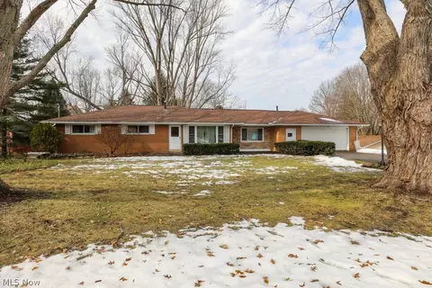 6361 Marchinn Dr, Ravenna, OH 44266