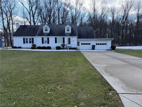 5451 Virginia Dr, Austintown, OH 44515