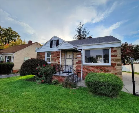 1558 Temple Ave, Mayfield Heights, OH 44124