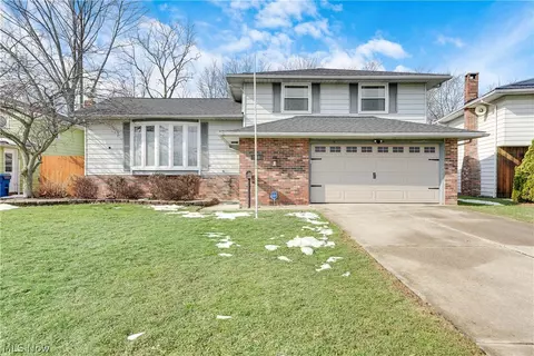 450 Brookdale Dr, Eastlake, OH 44095