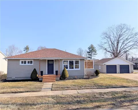 317 Maple St N, Gnadenhutten, OH 44629
