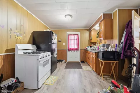 1031 Thayer Ave, Ashtabula, OH 44004 photo 6