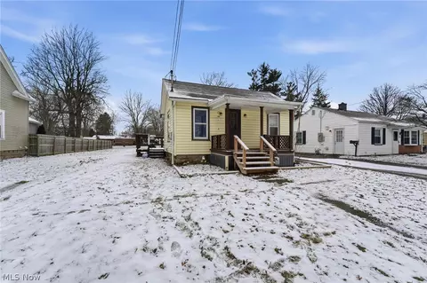 1031 Thayer Ave, Ashtabula, OH 44004 photo 2