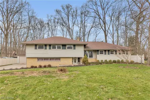 6624 Ronjoy Pl, Youngstown, OH 44512