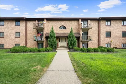 550 Tollis Pkwy #307, Broadview Heights, OH 44147