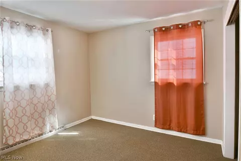 Bedroom - 889 Edenridge Dr, Youngstown, OH 44512 photo 5 of 10