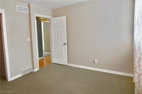 Bedroom - 889 Edenridge Dr, Youngstown, OH 44512 photo 6 of 10