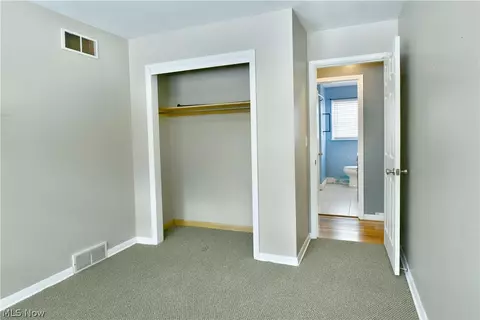 Bedroom - 889 Edenridge Dr, Youngstown, OH 44512 photo 3 of 10