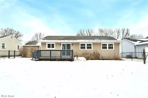 Exterior - 889 Edenridge Dr, Youngstown, OH 44512 photo 2 of 3