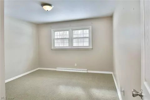 Bedroom - 889 Edenridge Dr, Youngstown, OH 44512 photo 7 of 10