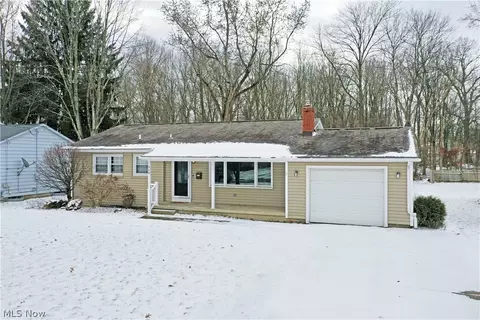 889 Edenridge Dr, Youngstown, OH 44512