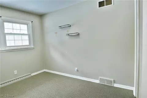 Bedroom - 889 Edenridge Dr, Youngstown, OH 44512 photo 2 of 10
