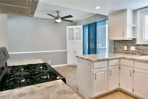 Kitchen - 889 Edenridge Dr, Youngstown, OH 44512 photo 7 of 7