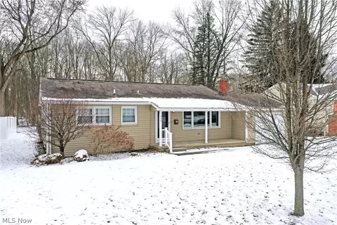 Exterior - 889 Edenridge Dr, Youngstown, OH 44512 photo 1 of 3