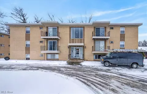5382 Lee Rd #202, Maple Heights, OH 44137