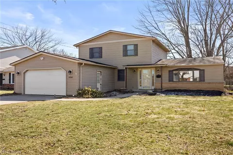 27261 Nantucket Dr, North Olmsted, OH 44070
