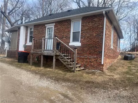 1457 Sharon Ave, Zanesville, OH 43701