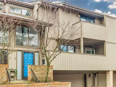 2675 Warrensville Center Rd #2, Shaker Heights, OH 44122