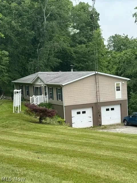 4000 Tabor Ridge Rd NE, Mineral City, OH 44656
