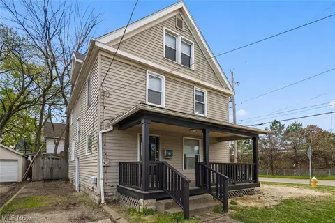 558 Nash St, Akron, OH 44306